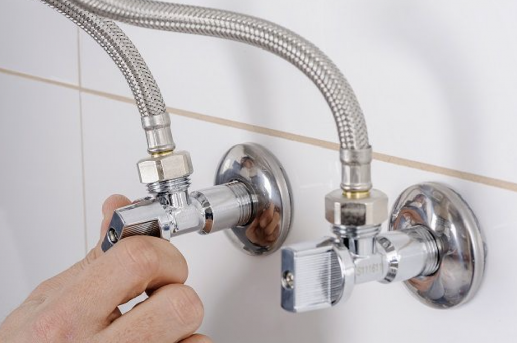 PROBLEMAS DE PRESIÓN EN LA VIVIENDA: latiguillos y llaves empotradas